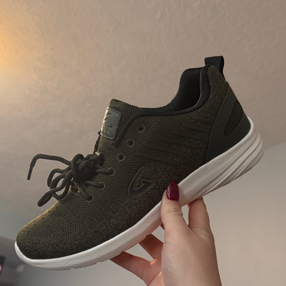 FLX Excel Sneakers